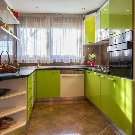 With A Parking Space - 15678 Апартаменти Пула