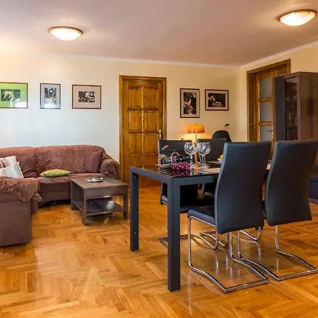 With A Parking Space - 15678 Апартаменти Пула